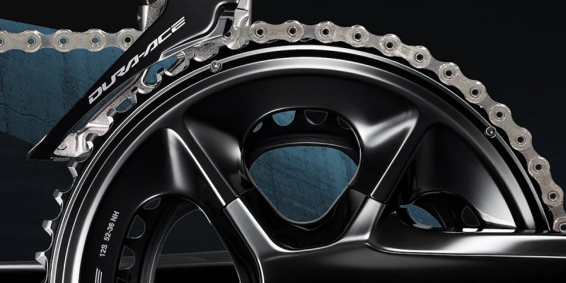 Le pédalier permet de transmettre l'intégralité de votre puissance à la roue arrière de votre vélo de course.